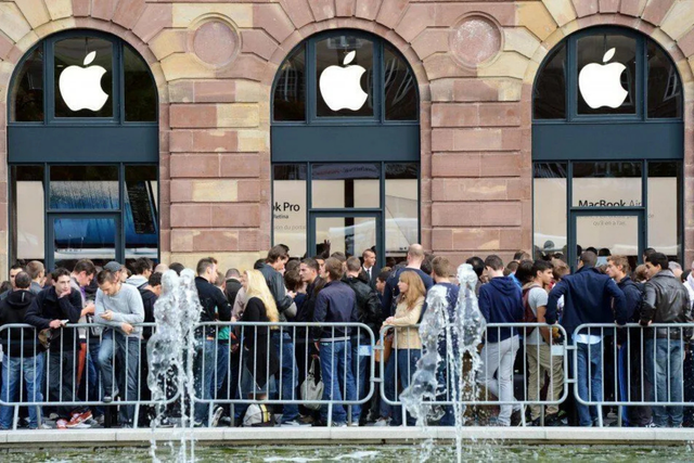 Apple Brand Loyalty Defined (Why It’s a Benchmark)