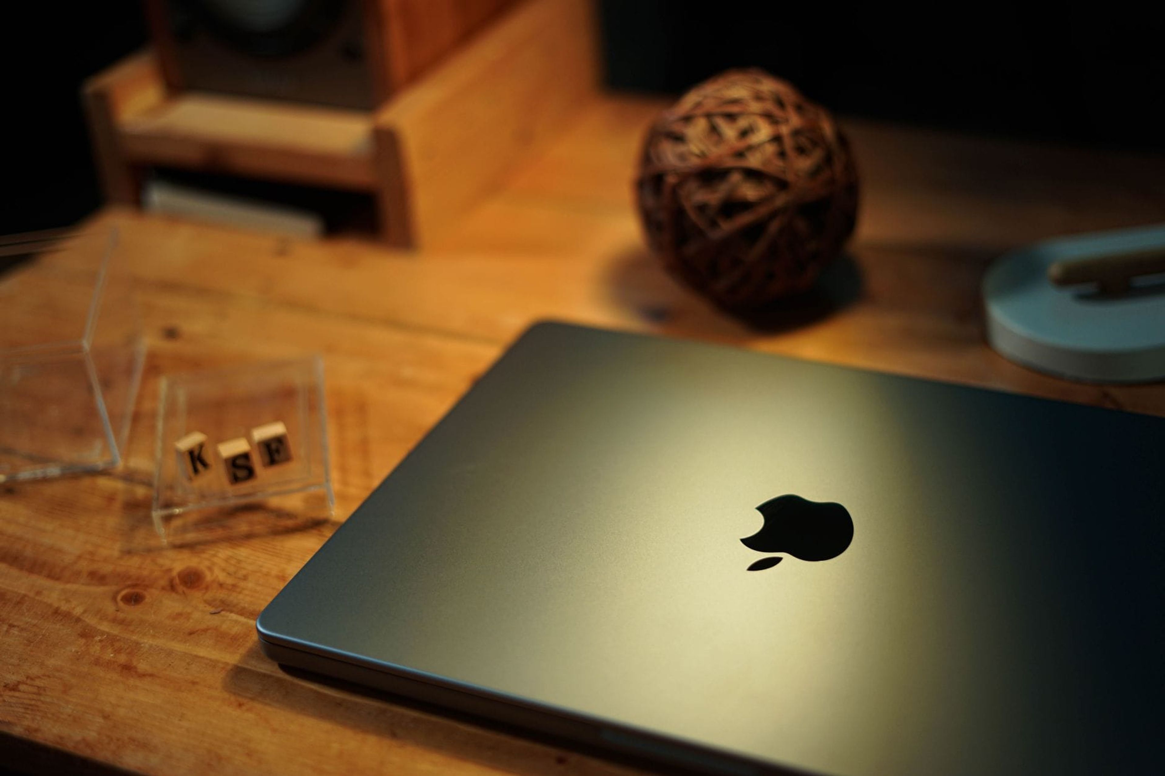 How Apple Applies Customer Loyalty: 4 Principles Behind 89% Retention
