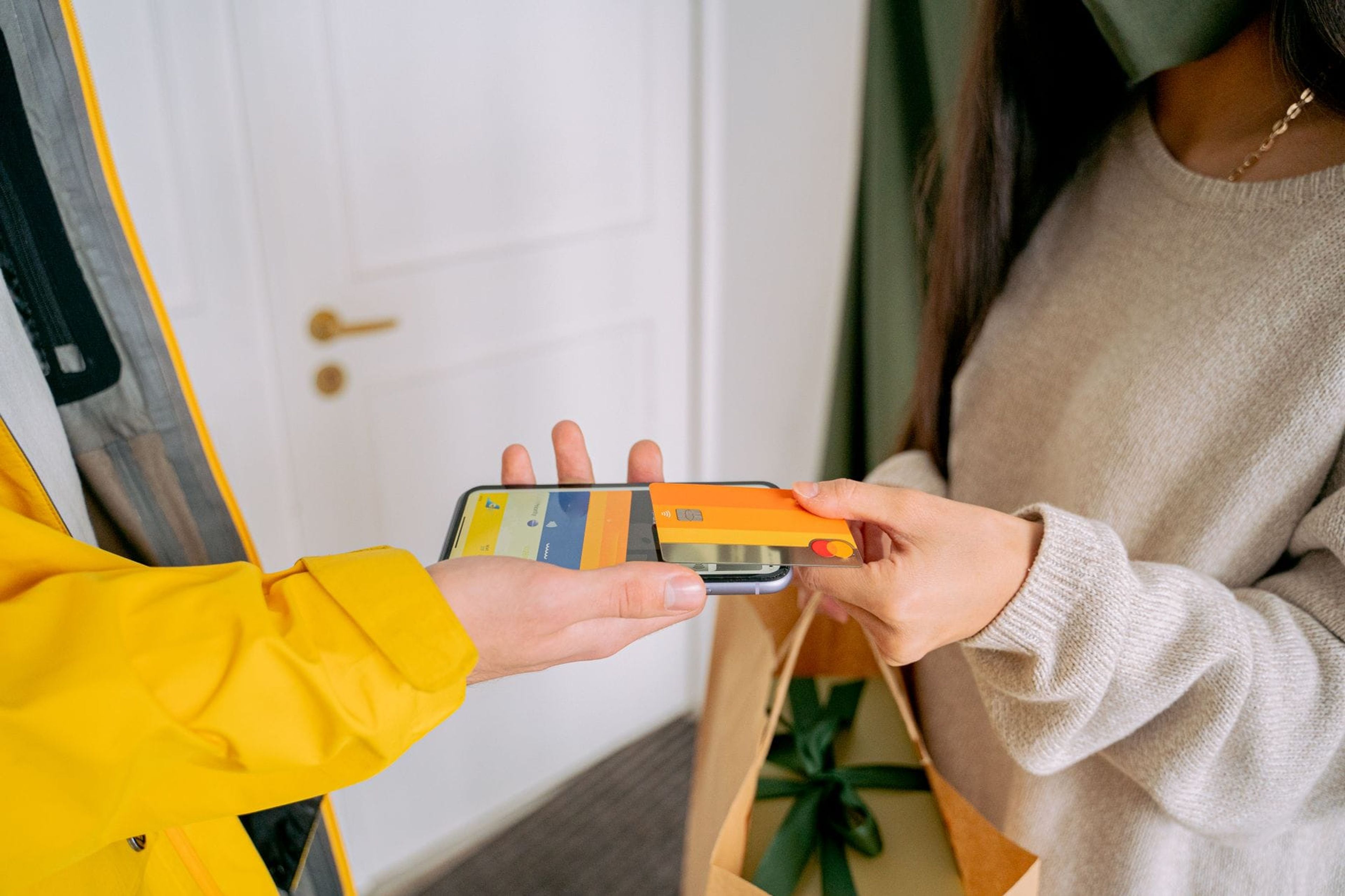 Customer Loyalty Examples: What Makes Customers Stay (and What Makes Them Leave)