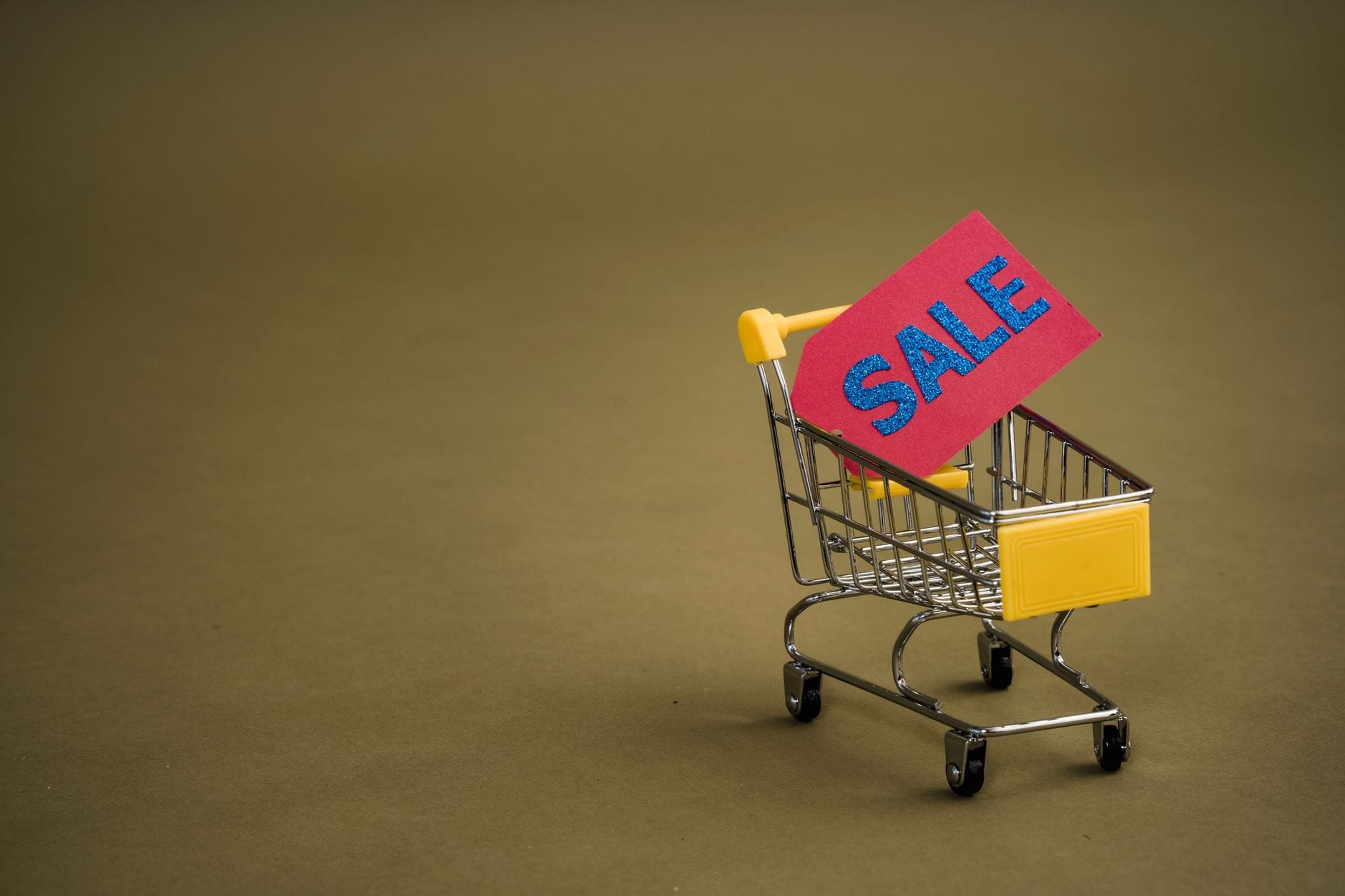 What Is a Loyalty Discount? (And How to Use It Without Killing Your Margins)