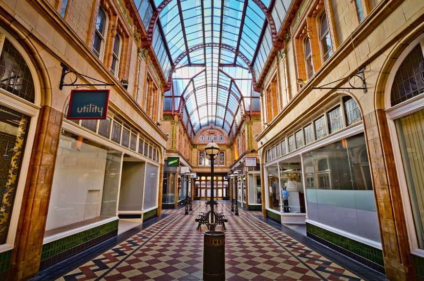 Mall Loyalty Program: 7 Best Examples + How to Build Your Own